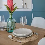1bdr Seaview In Адехе
